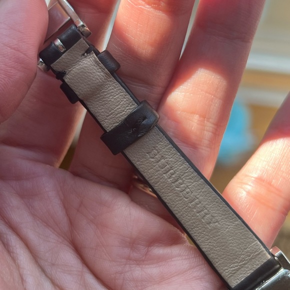 Burberry Heritage Women's Watch - Picture 6 of 6